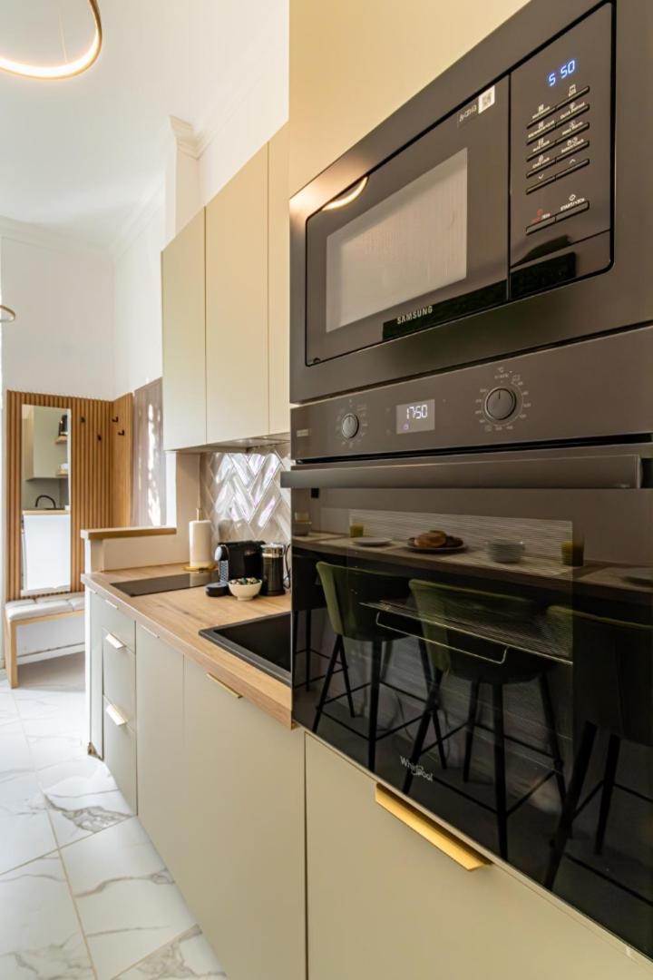 Oasis Apartment On The Broadway With Ac Budapest Eksteriør bilde
