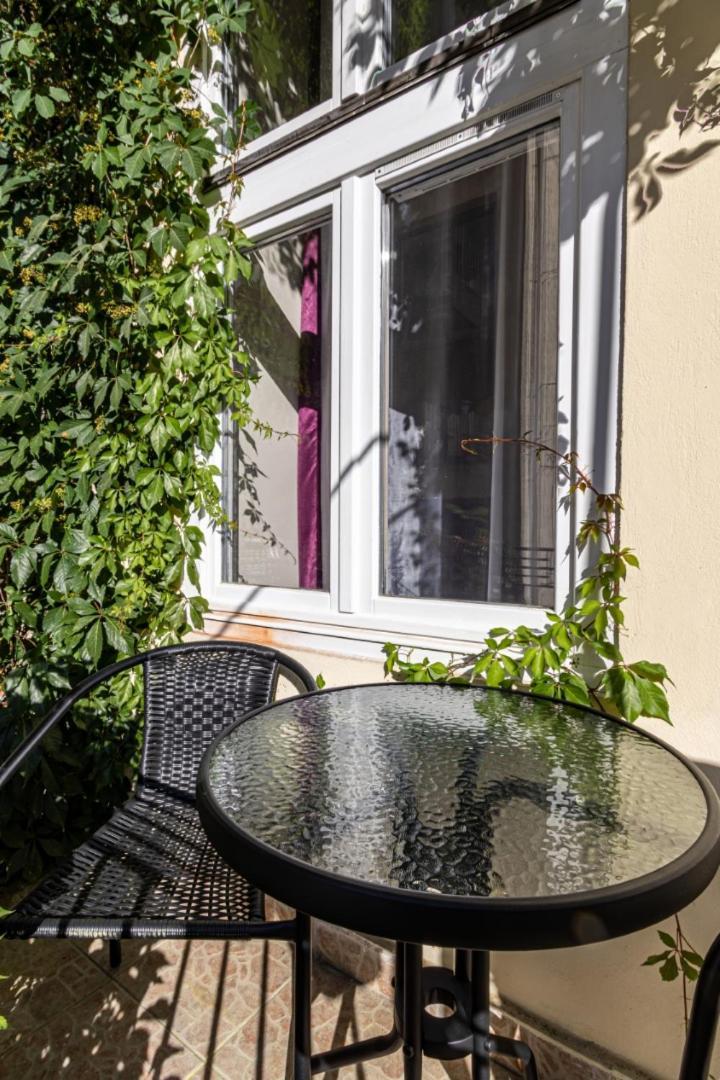Oasis Apartment On The Broadway With Ac Budapest Eksteriør bilde